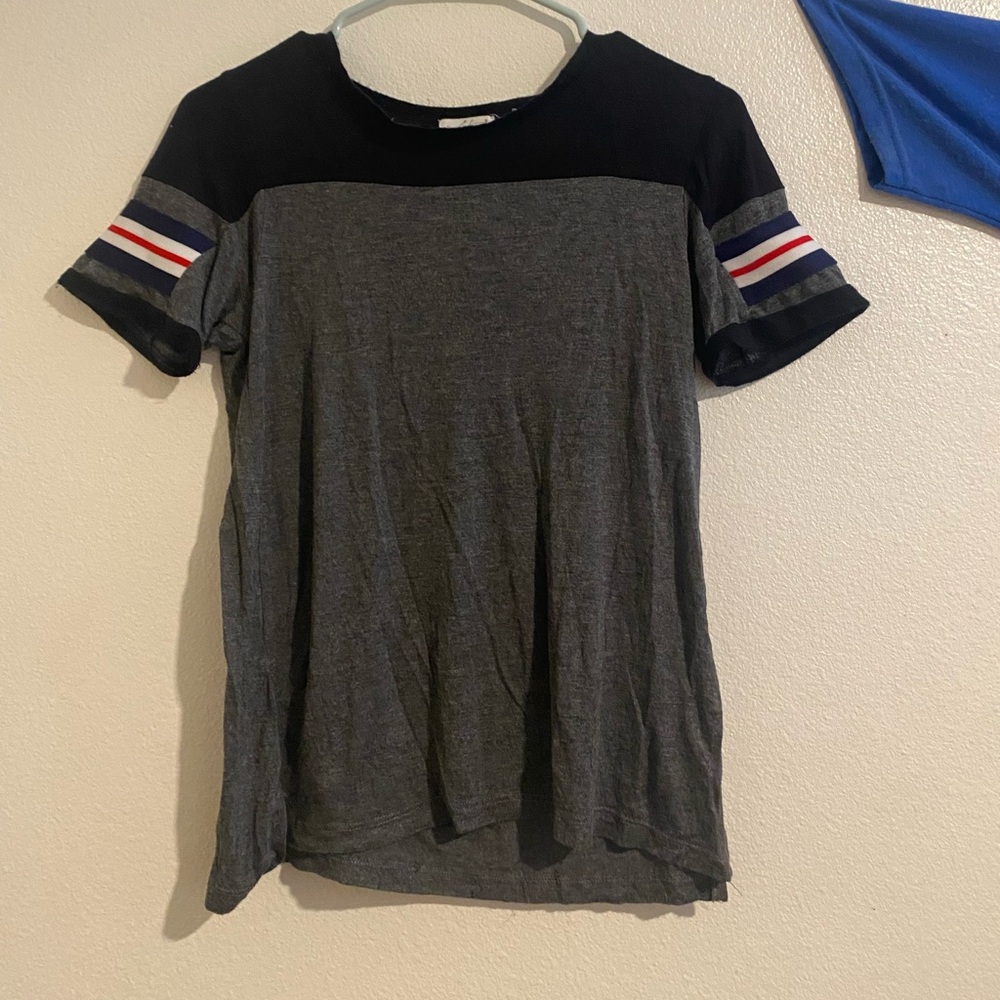 ⭐️Gray Shirt 👕